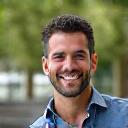 Ritratto sorridente di Roberto, 38 anni.